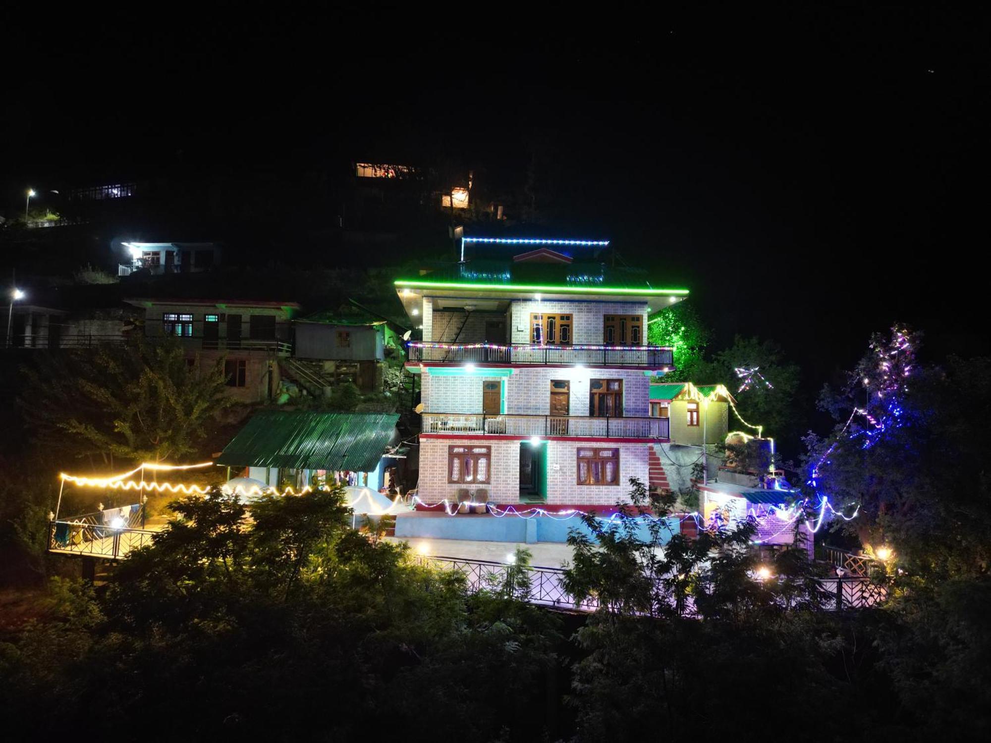 Snow View Homestay Sainj Exterior foto