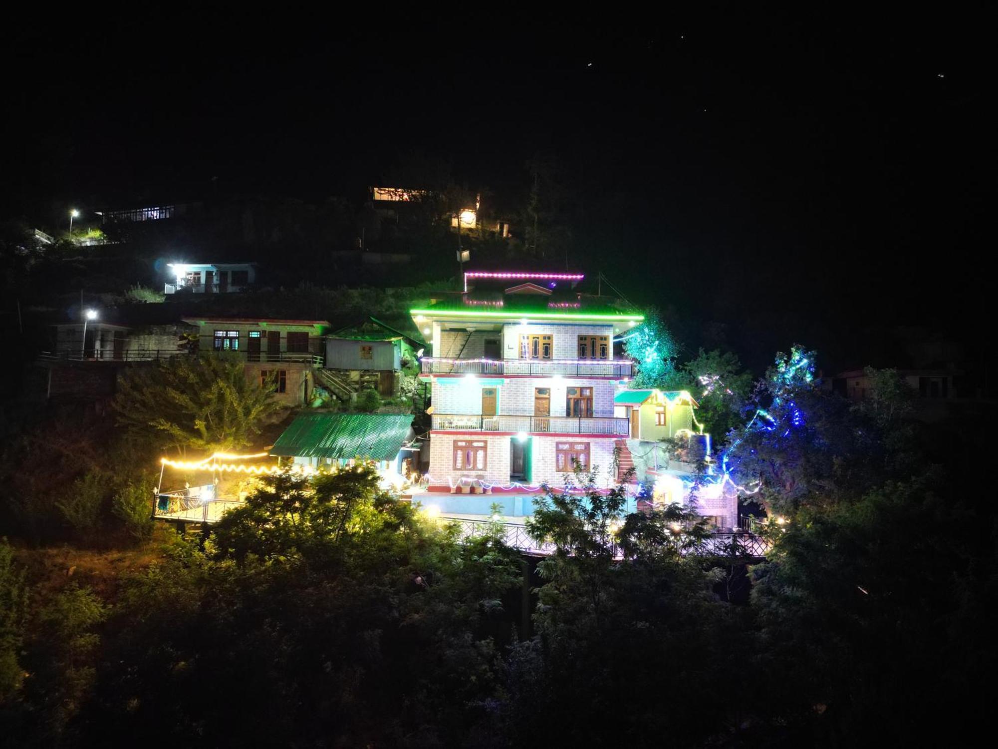 Snow View Homestay Sainj Exterior foto