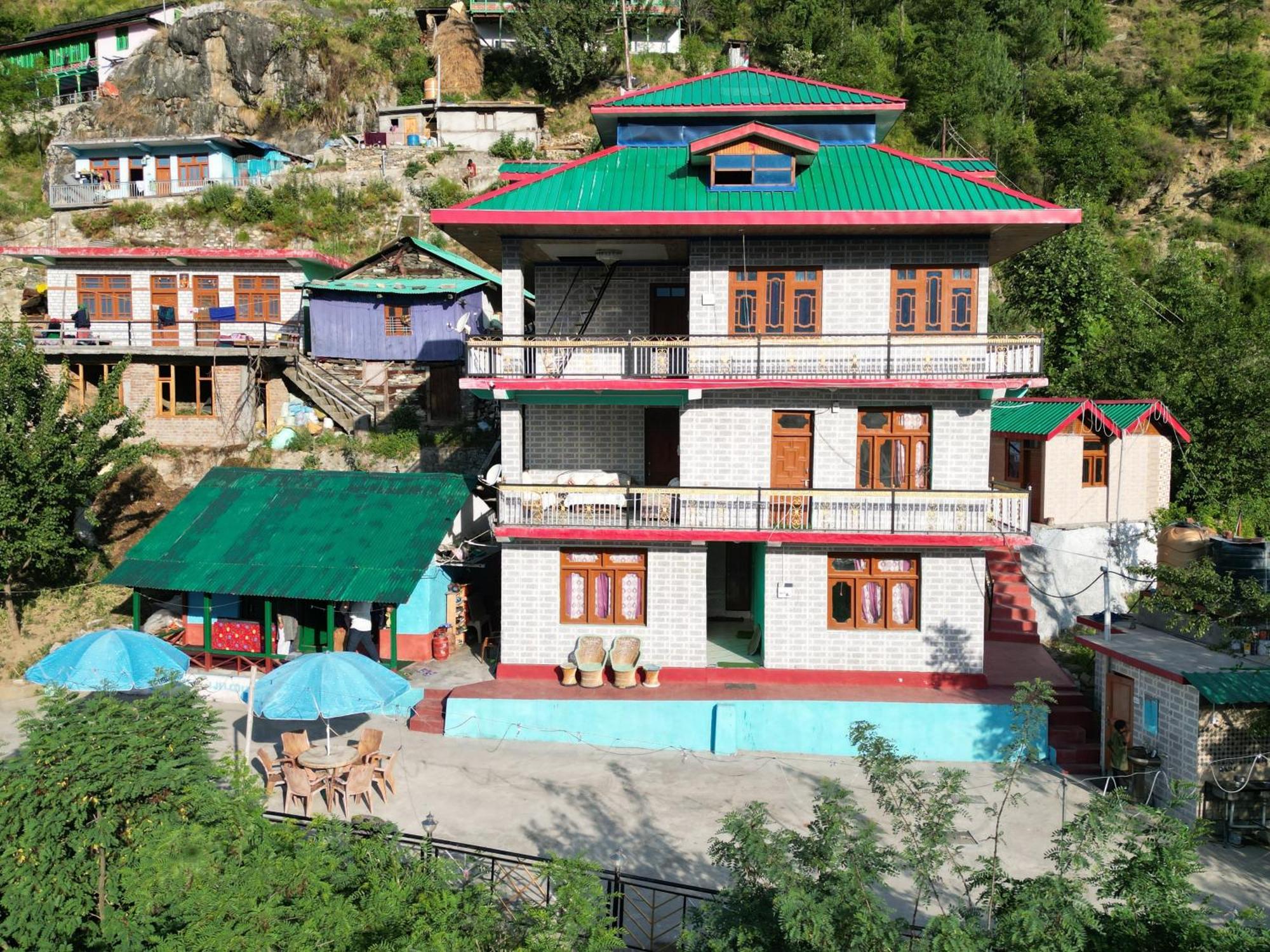 Snow View Homestay Sainj Exterior foto
